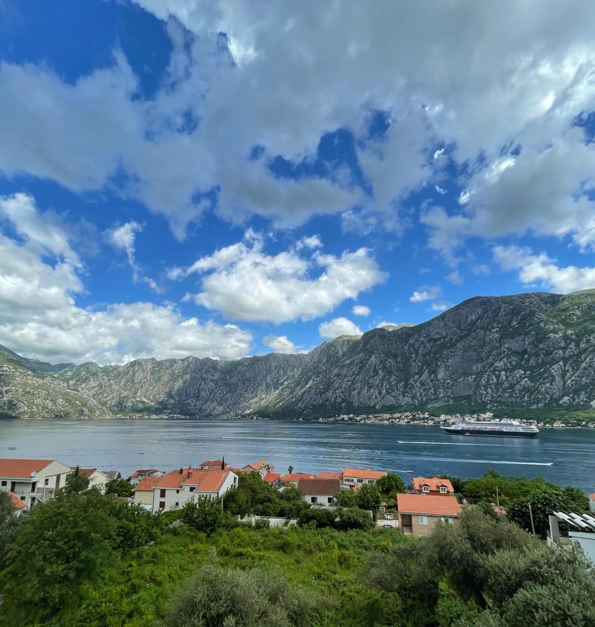 Apartments Krivokapic Prcanj With Bay View Kotor Eksteriør bilde